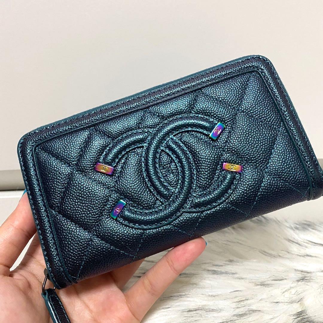 Chanel Card Holder Filigree 18B