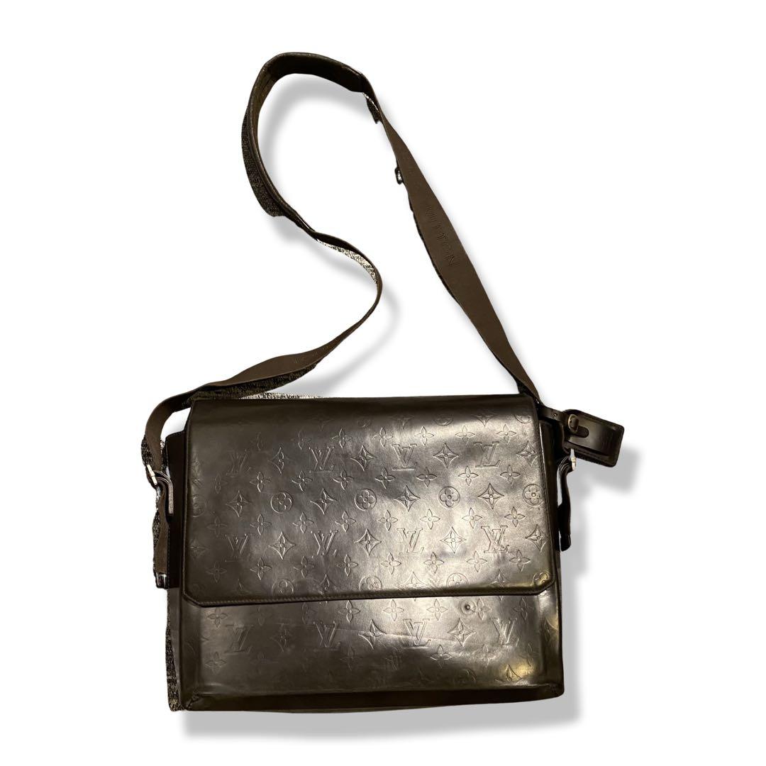 🔥RUSH🔥 LOUIS VUITTON Vernis Glace Fonzie Crossbody Bag, Luxury