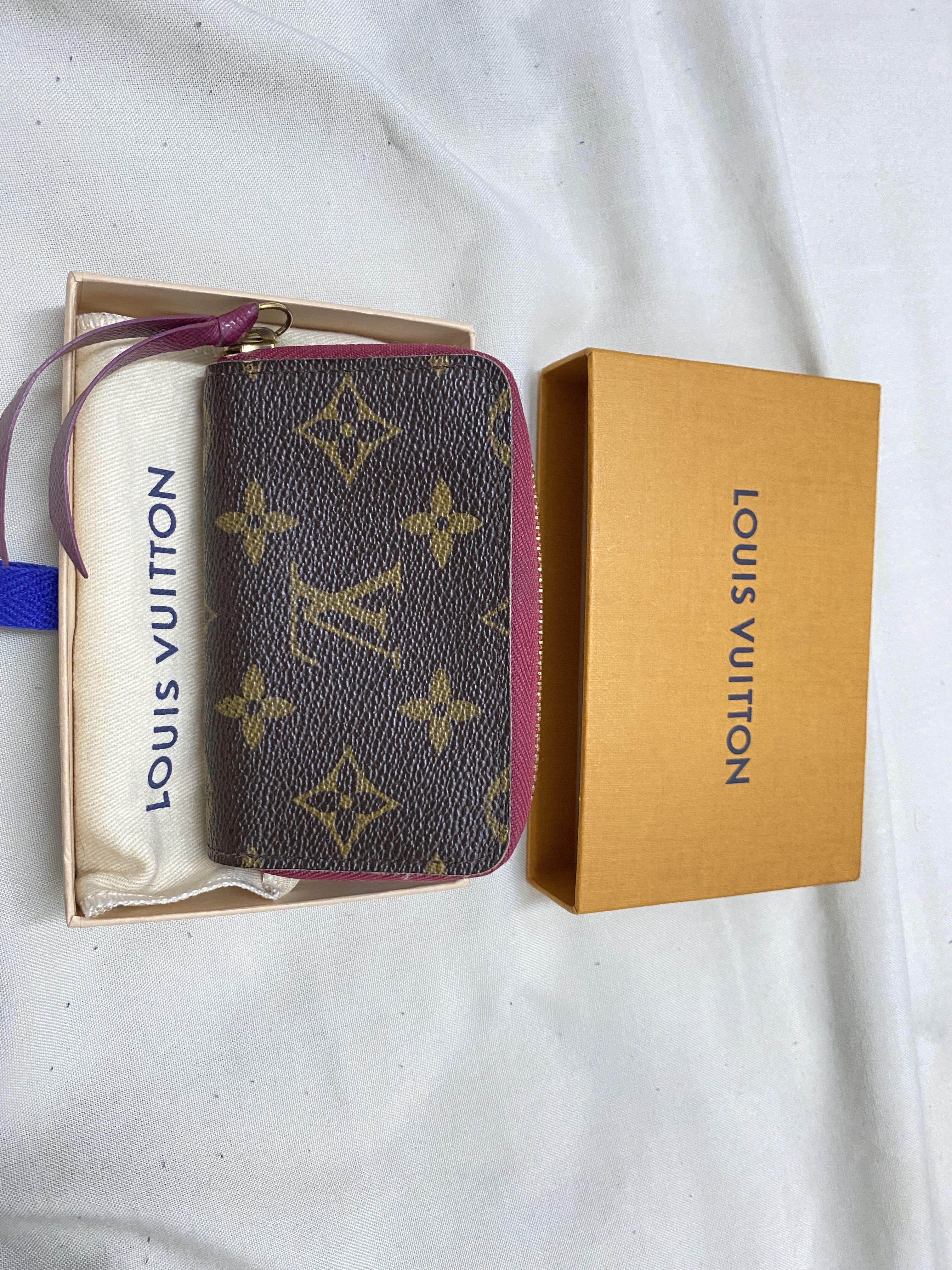 LV MultiCartes Cles (Category: Luxury Bags & Wallets) located in Manila. Submitted by shoptilyoudrop12 (Listing ID 1089512017, Image 2). Description: Price is firm excellent condition no flaws 16.5k FIRM complete inclusion .