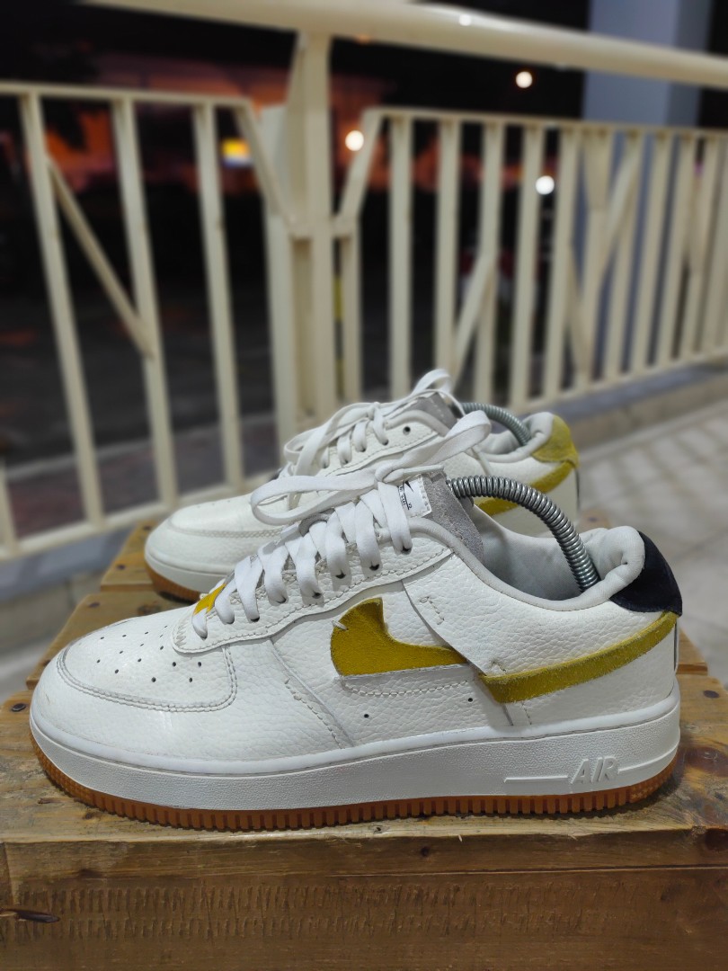 Air force top 1 vandalized yellow