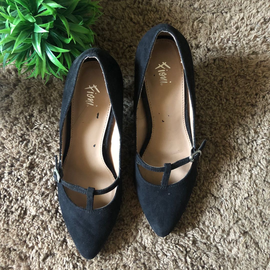 Payless-Fiona Shoes, Women's Fashion, Footwear, Flats & Sandals on Carousell