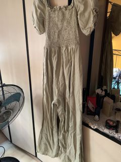 (Category: ) located in . Submitted by ilms.closet (Listing ID 1089383806, Image 1). Description: .