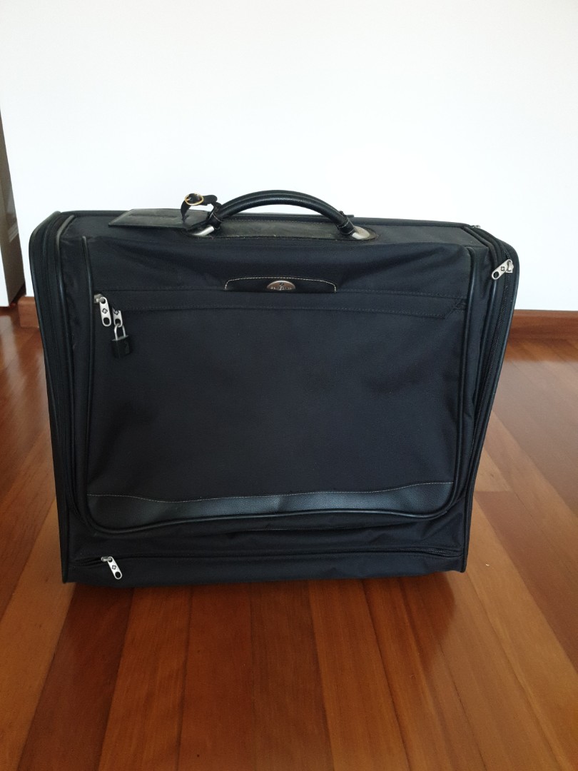Samsonite garment carryon travel bag, Hobbies & Toys, Travel, Travel