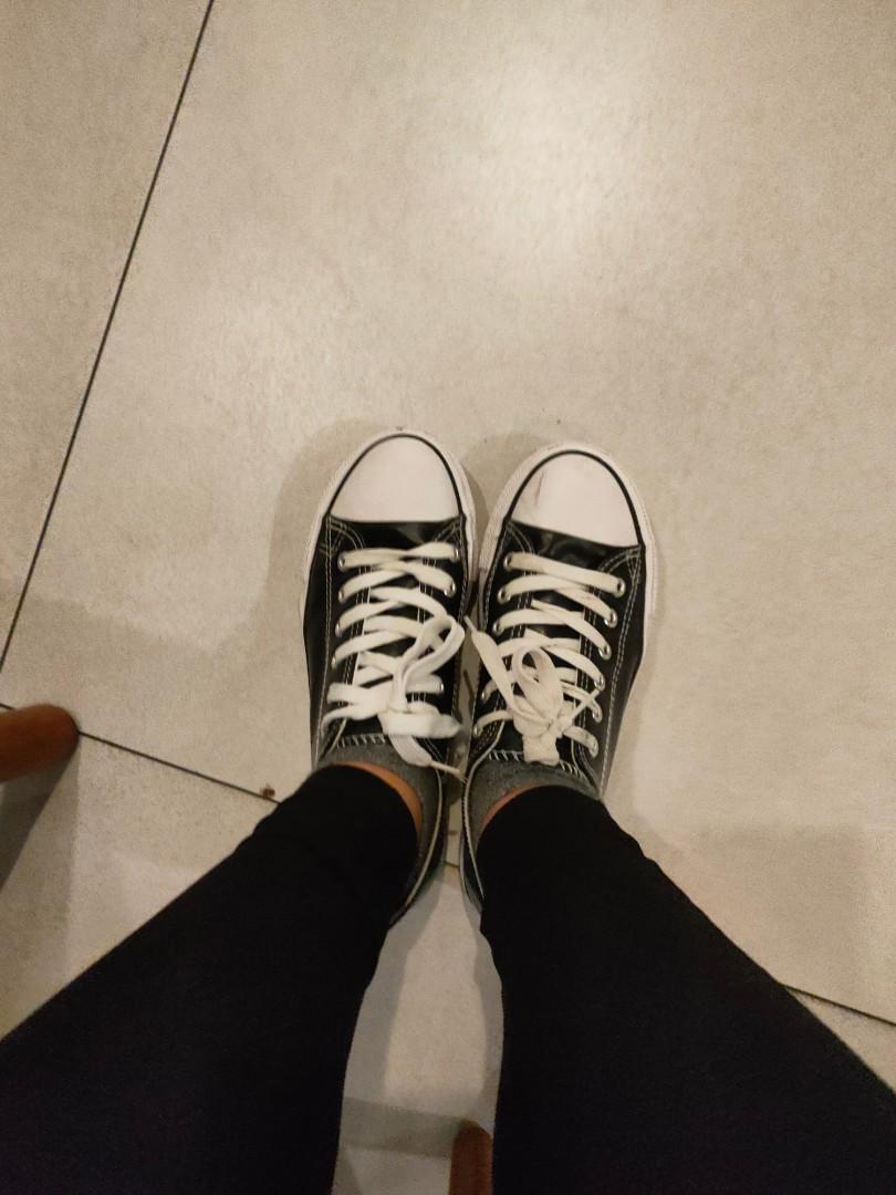 Sepatu Converse Kulit Hitam Lookalike Fesyen Wanita Sepatu Di Carousell