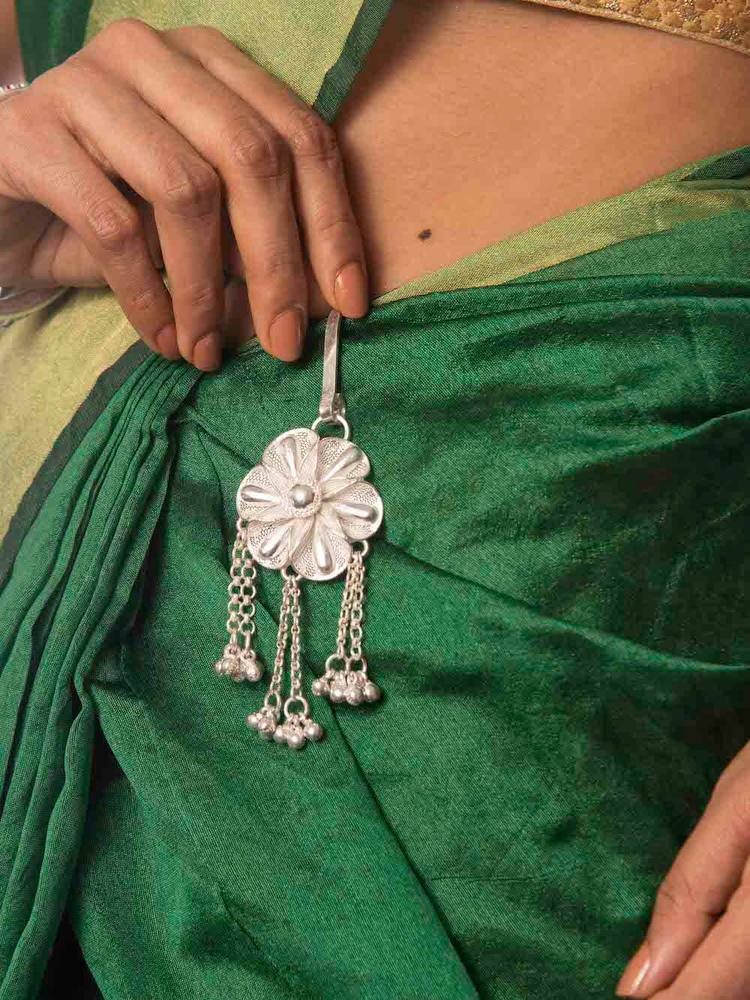 Silver key ring clearance for saree
