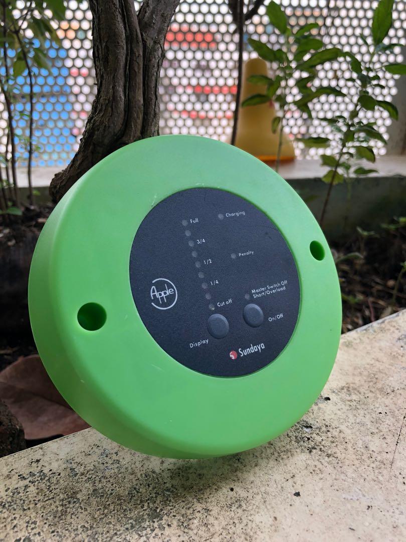 Solar Charge Controller (Category: Cables & Chargers) located in Singapore. Submitted by bremboadvangtracing (Listing ID 1089453020, Image 2). Description: This is a solar charge controller to your 12V battery cells (AGM). Just connect multiple solar panel regardless of sizes as long as they are same voltage p-p. This small logic controller will do the job to keep your AGM battery charged to the max. No need to disconnect. .
