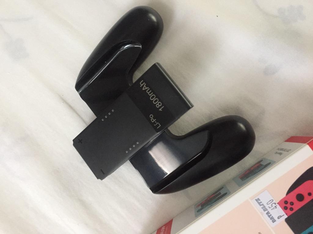 Switch Grip Controller (Category: Controllers) located in Alfonso. Submitted by msrookiexx (Listing ID 1089483953, Image 3). Description: Used only once. .