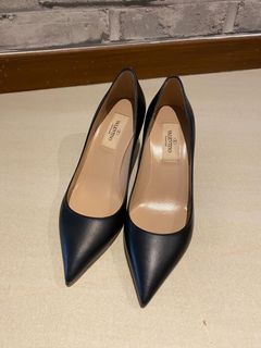 (Category: ) located in . Submitted by heelsjunkie (Listing ID 1089478475, Image 1). Description: .