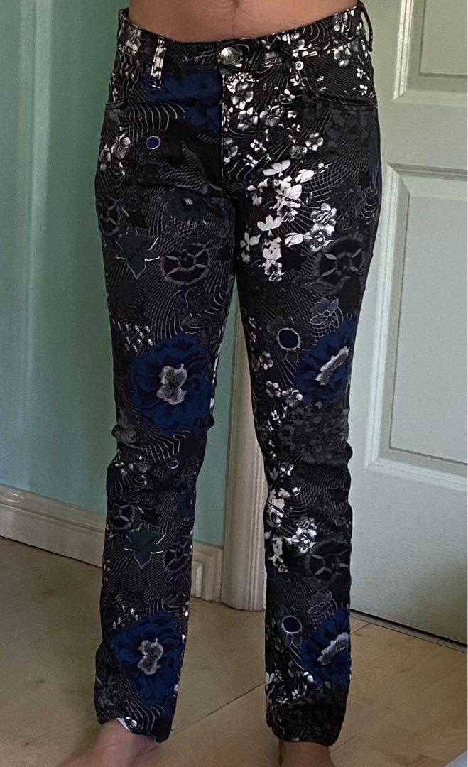 Versace retro slimfit (Category: Jeans) located in Paranaque City. Submitted by ltdec (Listing ID 1089403669, Image 2). Description: US-bought. Fits 25-26 waist. Slim leg fit. Model in picture is size 25 waist, 5’6” height. Very nice retro floral design. .