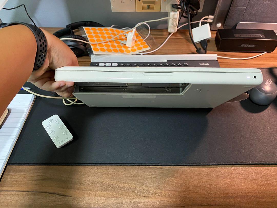 Very old MacBook laptop, Computers & Tech, Laptops & Notebooks on Carousell