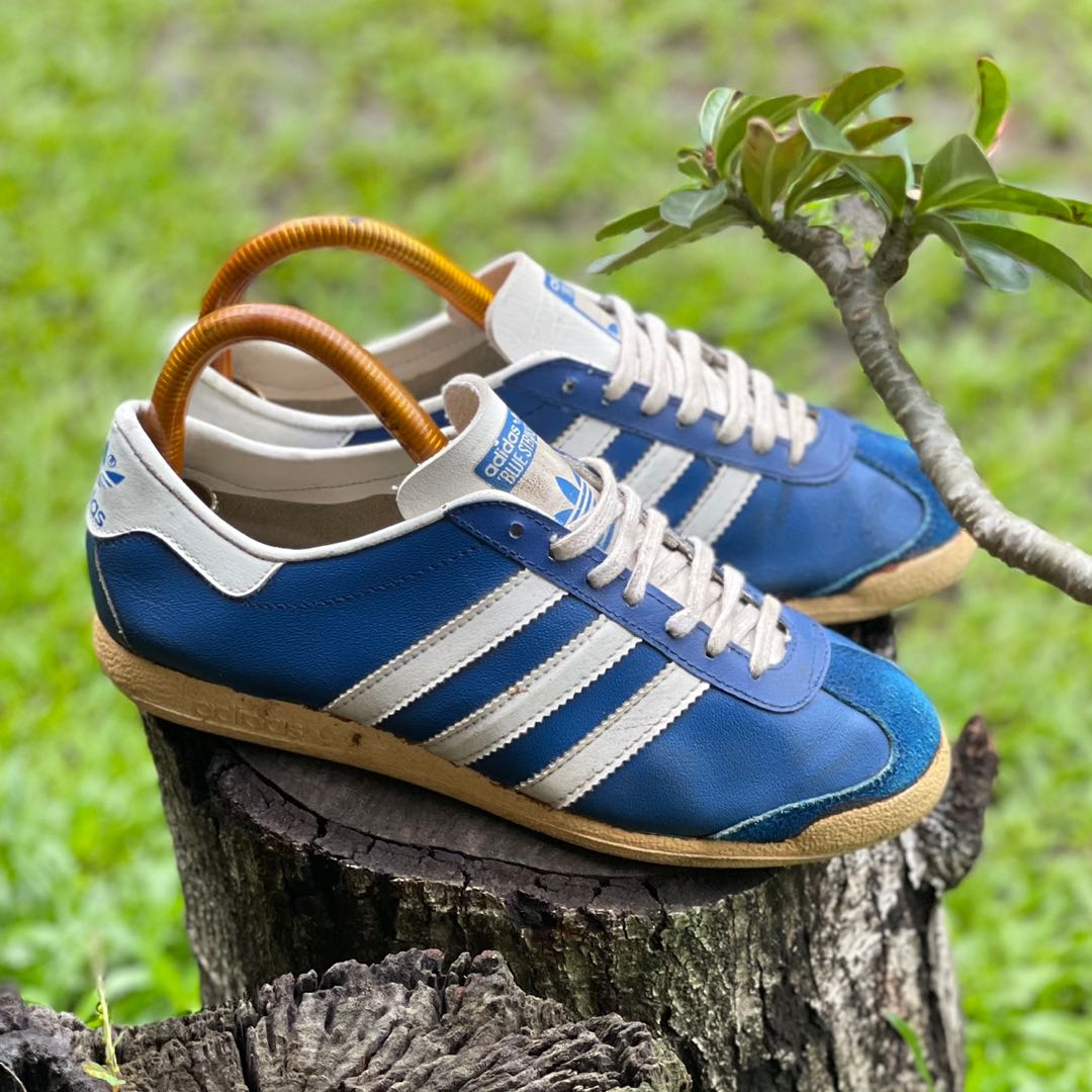 hond Distilleren Vereniging Vintage Adidas Blue Strike Made in France UK6, Men's Fashion, Footwear,  Sneakers on Carousell