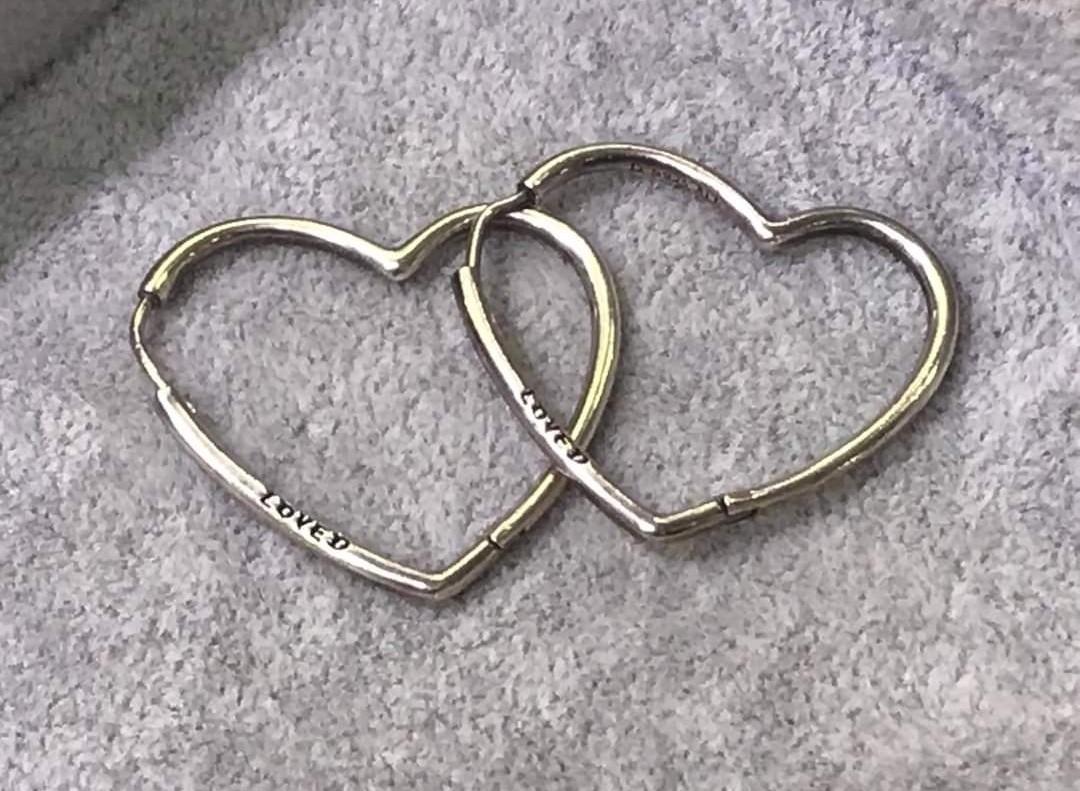 🌹 Pandora asymmetrical heart hoop 
