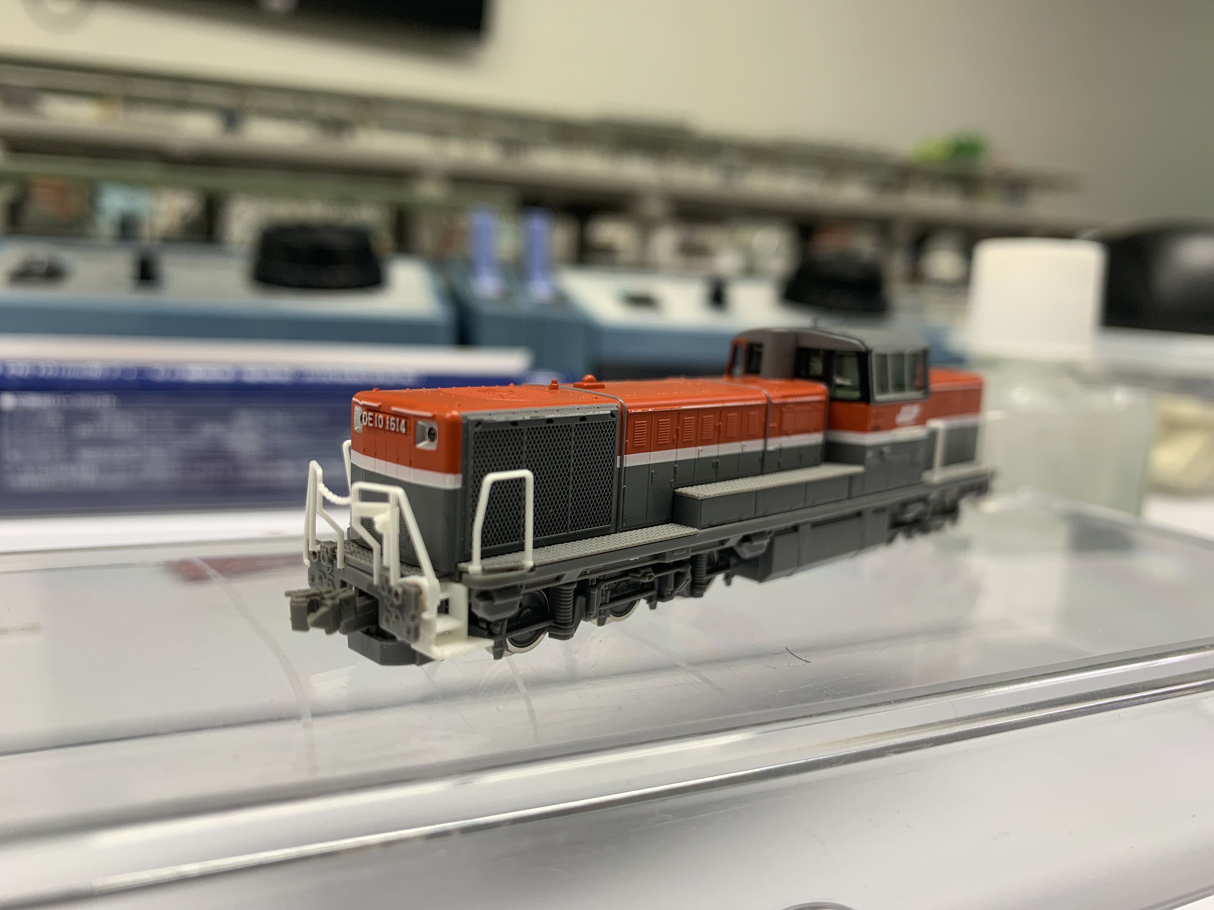 [中古][即買即玩] Tomix 2244 JR DE10-1000形ディーゼル機関車(暖地型・JR貨物新更新車, 興趣及遊戲, 玩具 遊戲類-  Carousell