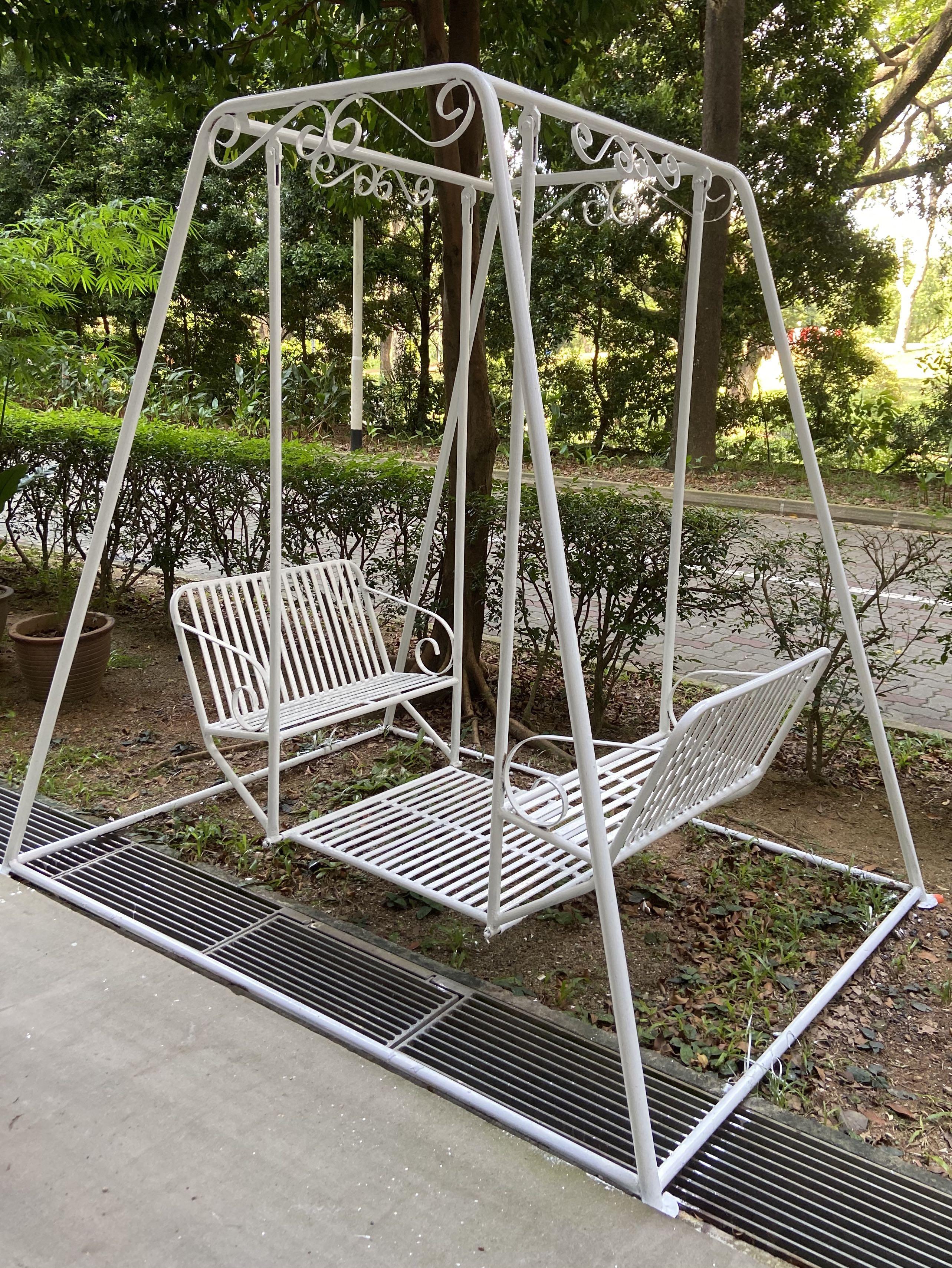 Classic garden swing, Furniture & Home Living, Furniture, Other Home