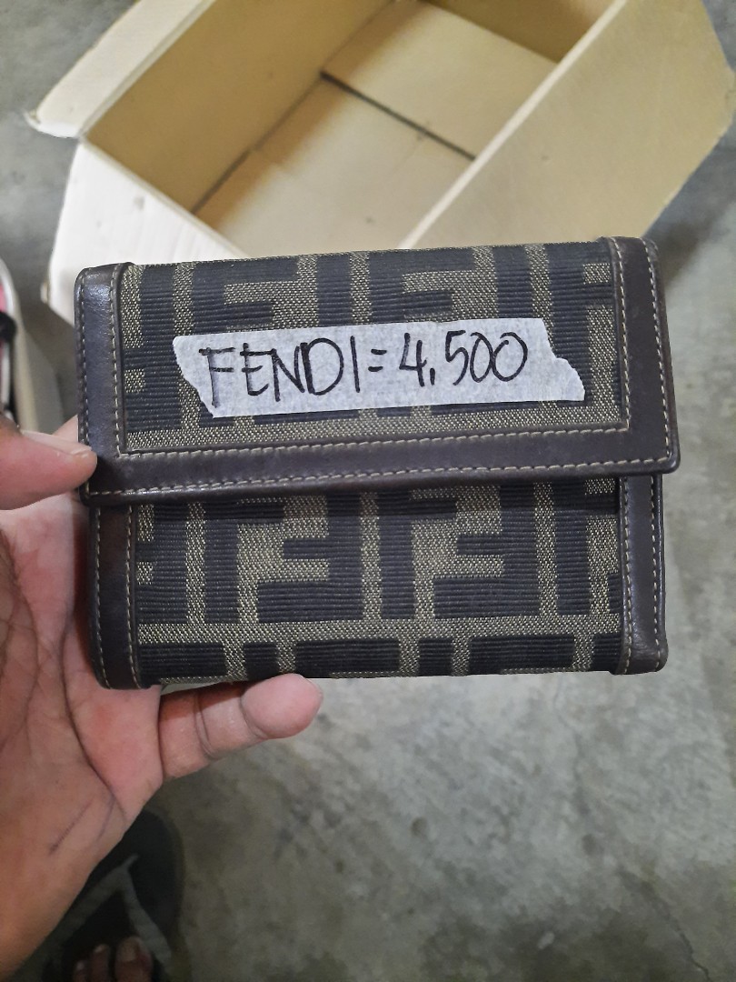 Fendi wallet vintage online