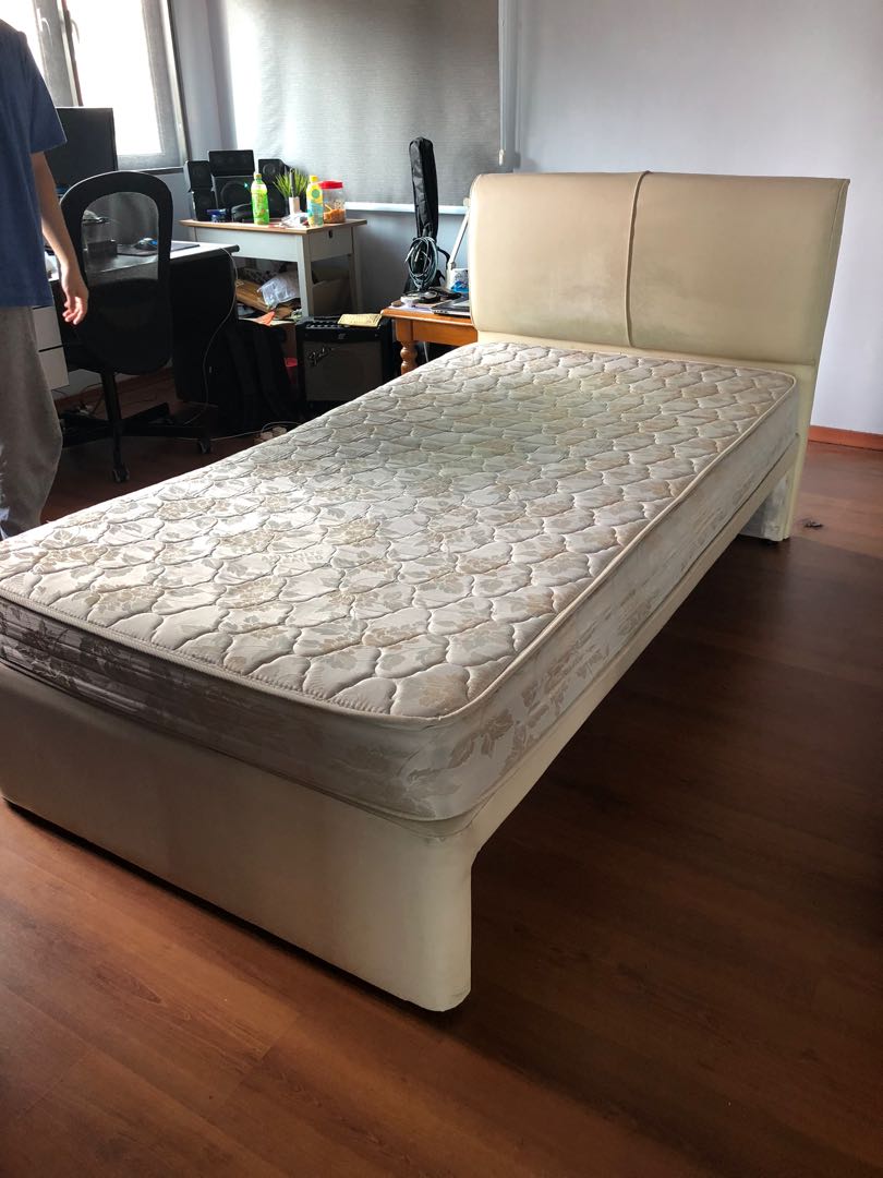 FREE super single bed JOHOR BAHRU, Furniture & Home Living, Furniture
