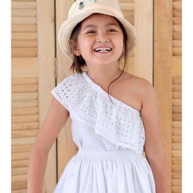 Laila and Lyra Eyelet Assymetrical Top (Category: Babies & Kids Fashion) located in Manila. Submitted by yzaaa (Listing ID 1089639983, Image 1). Description: Size 5 on tag but runs small Brand new with tag Bought from another seller but doesn't fit for my daughter. I think this will fit 3-4yrs .