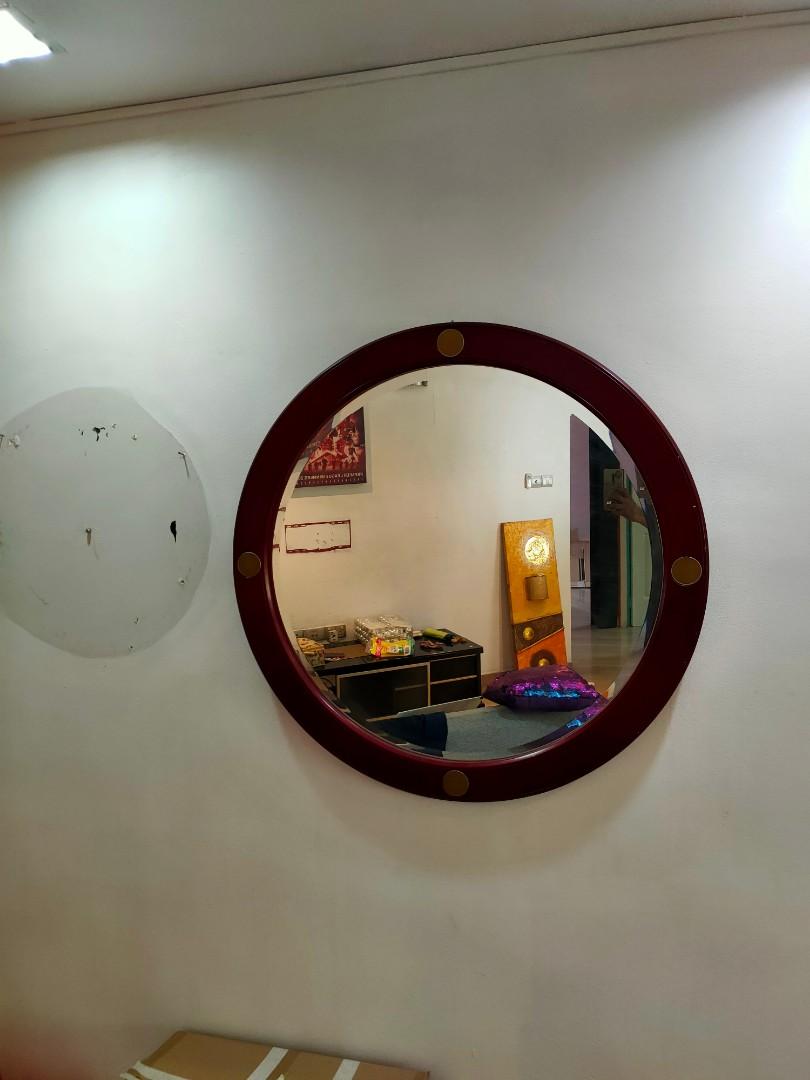 Mirror (Category: Mirrors) located in Singapore. Submitted by ajynwa (Listing ID 1089596235, Image 1). Description: .