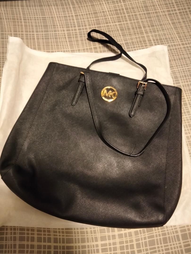 MK tote bag ORIGINAL ‼️ (Category: Luxury Bags & Wallets) located in Quezon City. Submitted by eynzel (Listing ID 1089702895, Image 2). Description: AUTHENTIC TOTE BAG of MK .. 5k not bad for its price and legitimacy mark down 3500 46" x 47".