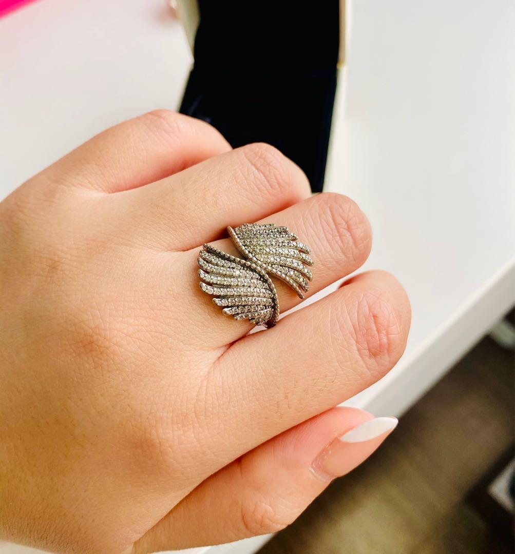 Majestic feathers ring outlet