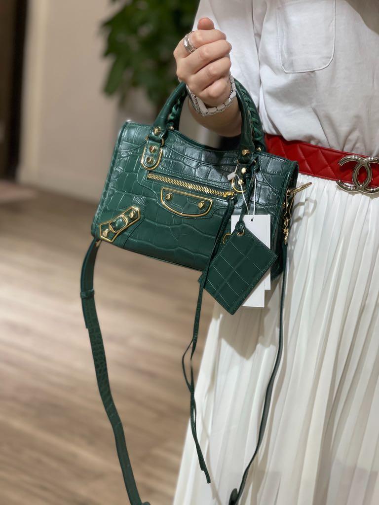 Bevægelse ledsage Nordamerika Pre-order Authentic Balenciaga Mini City Edge Croc Embossed Leather in Green  Gold Hardware, Luxury, Bags & Wallets on Carousell