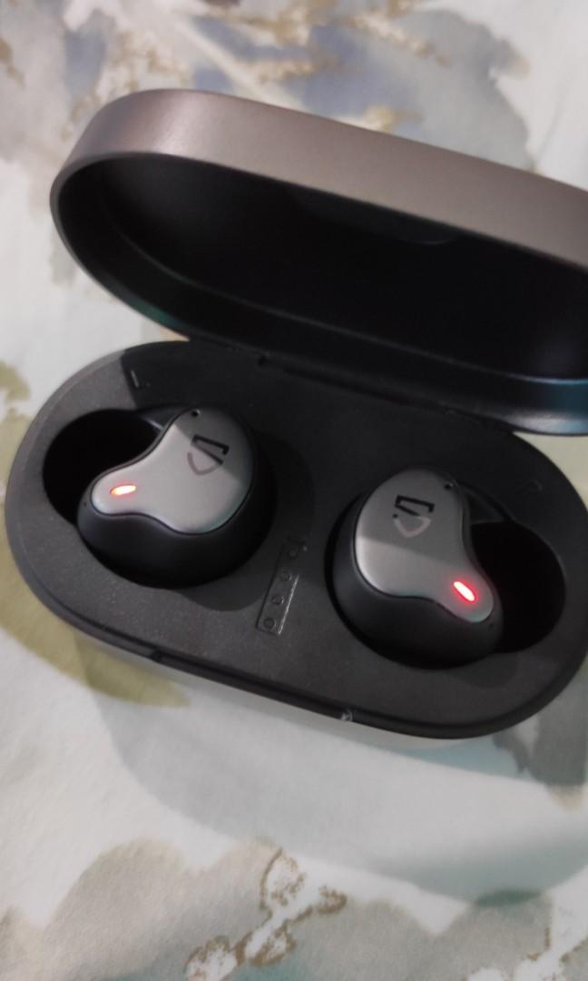 Soundpeats h1 (Category: Earphones) located in Makati City. Submitted by matteovergz (Listing ID 1089739786, Image 1). Description: Opened for testing Bluetooth 5.2 Qualcomm 3040 Aptx adaptive, aac, sbc codes Accessories are unopened RFS: I do not like the fit on my ear.