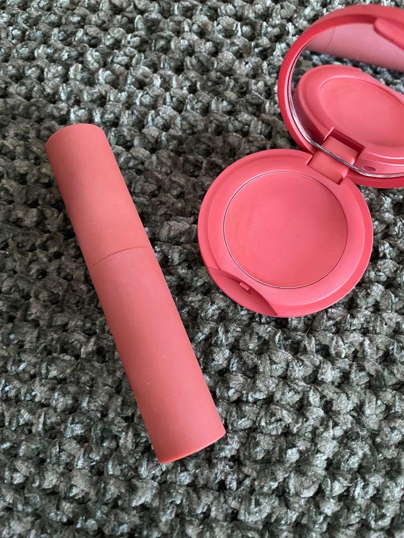 SUNNIES FACE Lip Dip + Air Blush (Category: Makeup) located in Manila. Submitted by dianadebelen (Listing ID 1089691500, Image 3). Description: Lip Dip (Terracotta) Air Blush (Peached).