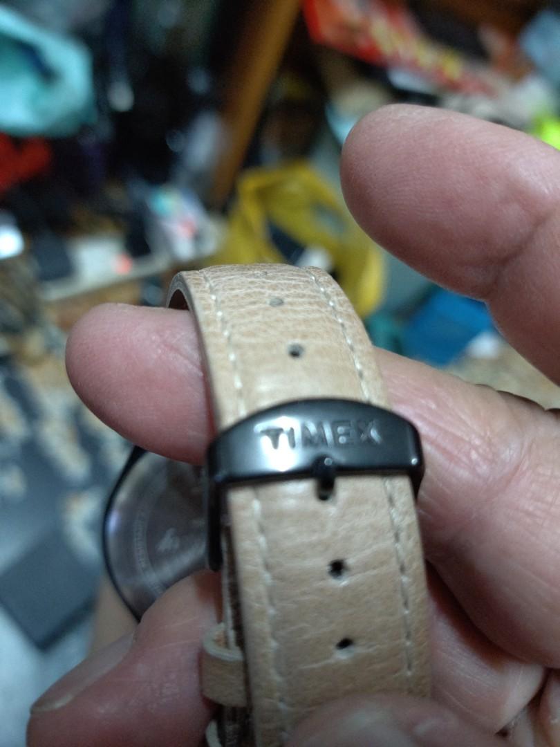 TIMEX （分類：手錶）位於 Hong Kong。 由 eddyeddy2016 提交（商品編號 1089714906，圖片 3）。簡介： 全新TIMEX石英皮帶錶有盒全套買返嚟只係擺未曾帶過因本人錶太多所以放出去希望有需要既人合適..。
