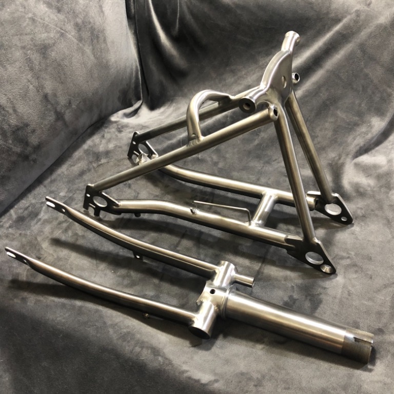 Titanium clearance fork brompton