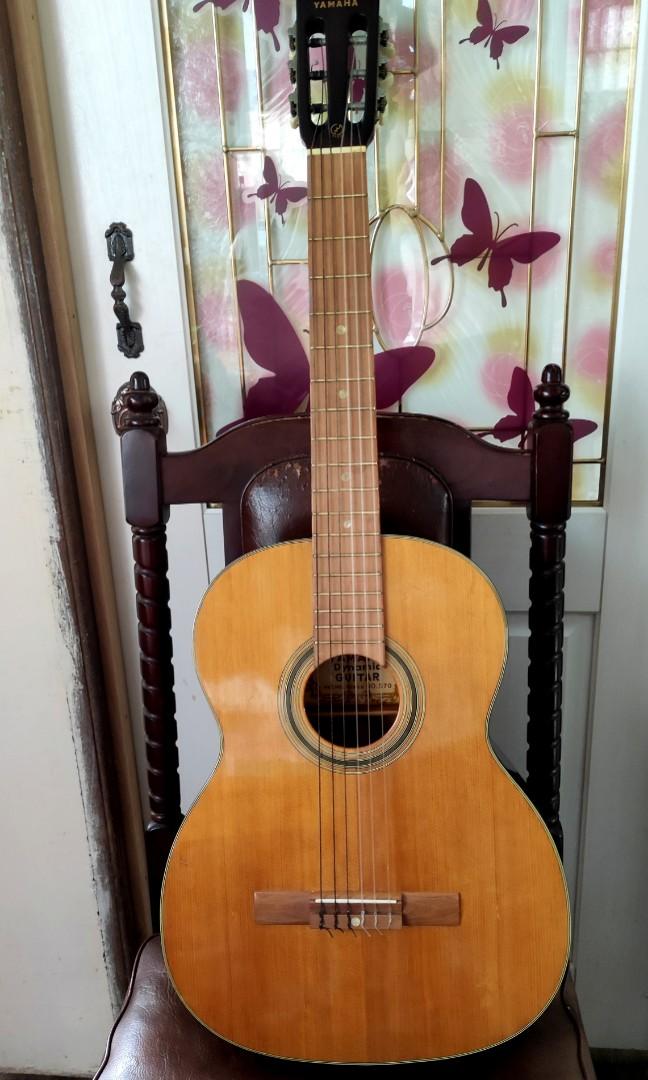Vintage yamaha classical deals guitars