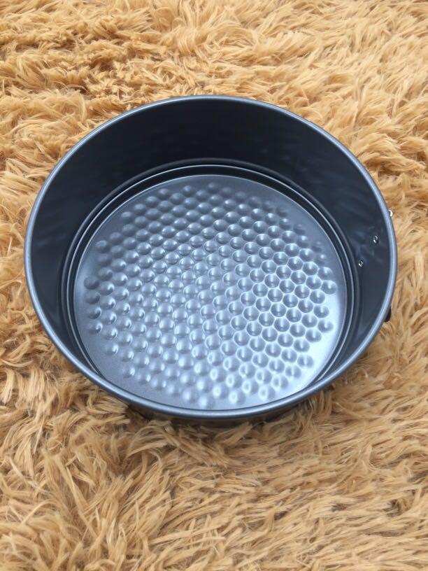 18cm cake molder (Category: Bakeware) located in Pasay City. Submitted by meostore (Listing ID 1089885647, Image 1). Description: .