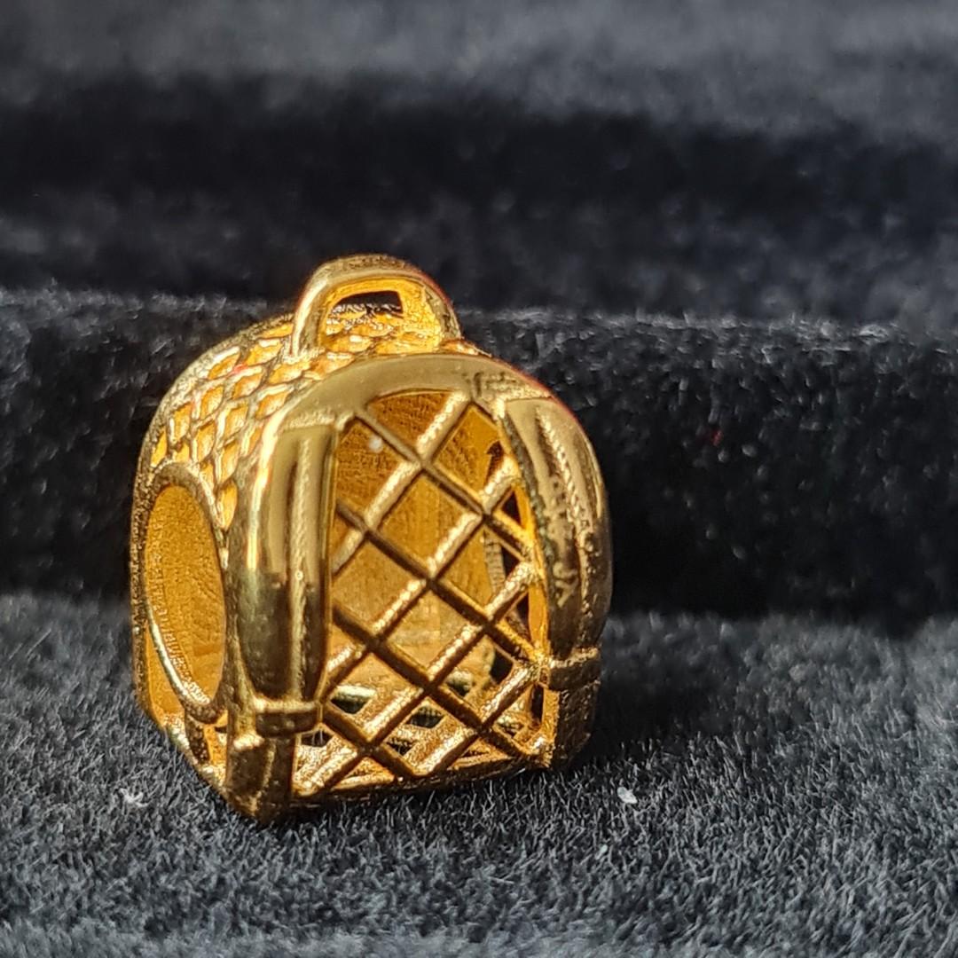 Gold gucci clearance charm