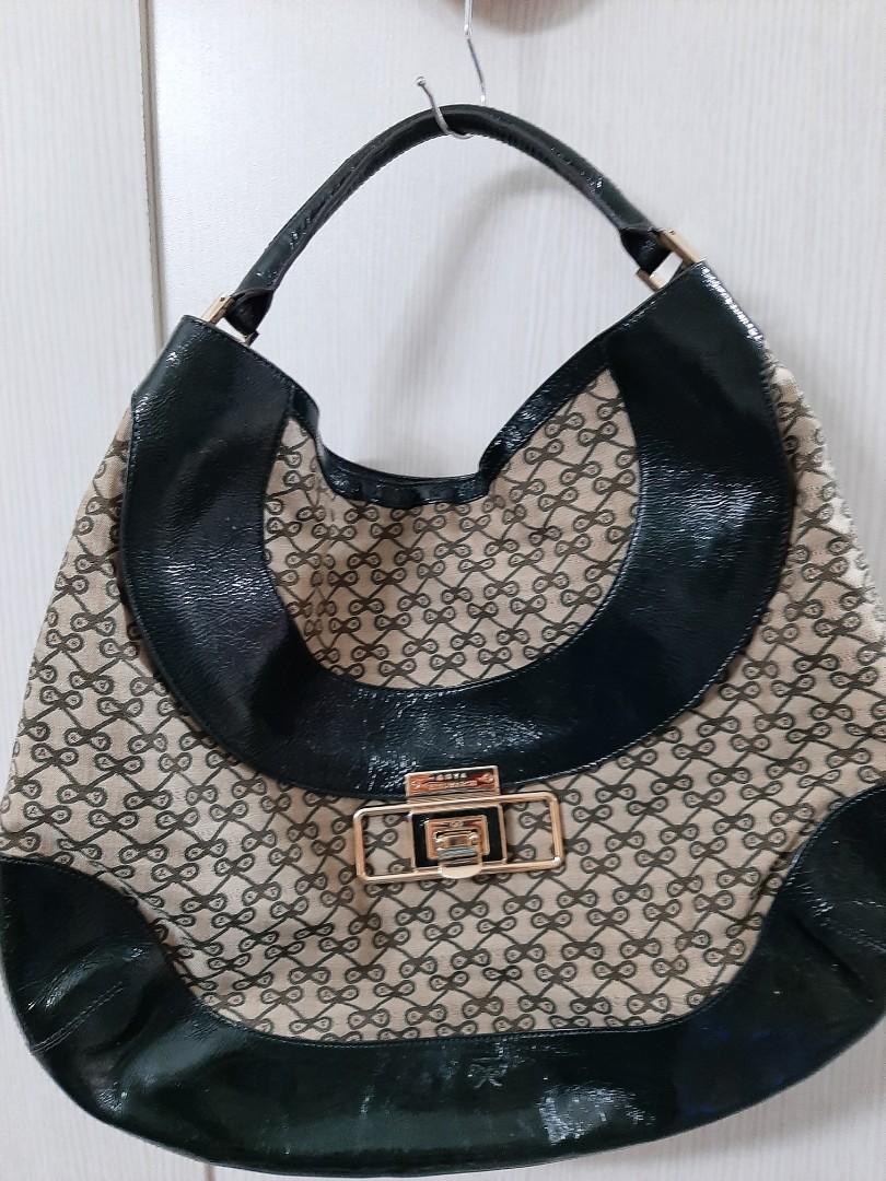 Anya hindmarch big shoulder bag (Category: Luxury Bags & Wallets) located in Manila. Submitted by poyeesy (Listing ID 1089950661, Image 1). Description: original with dust bag..