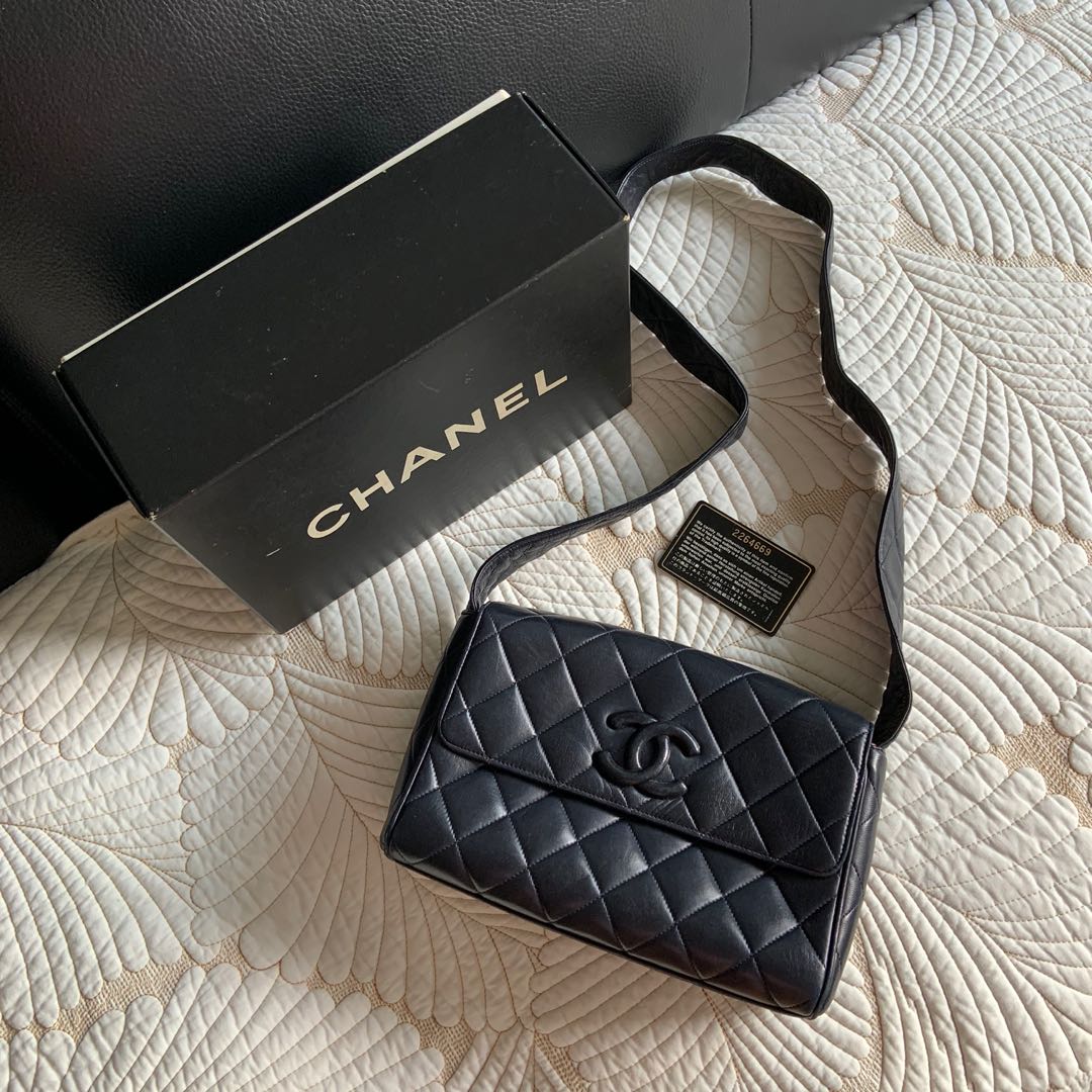 chanel vintage pouch