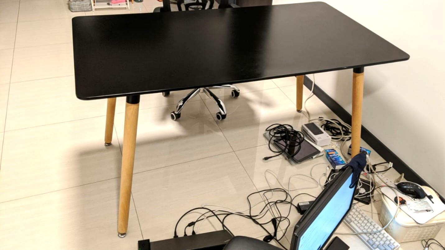 Computer Table/Dining Table (Category: Tables & Sets) located in Singapore. Submitted by alynsal (Listing ID 1089827674, Image 1). Description: collect today GEM RESIDENCES.