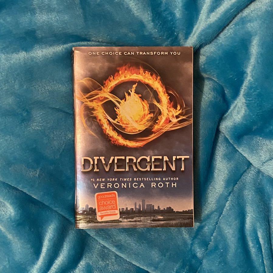 Divergent and Insurgent by Veronica Roth (Category: Storybooks) located in San Mateo. Submitted by rockim (Listing ID 1089929045, Image 2). Description: Divergent - 300php Insurgent - 300php Both - 500php *open for negotiations 😊 Only damage is yellowing on the outside, but otherwise the spine isn’t even cracked!.