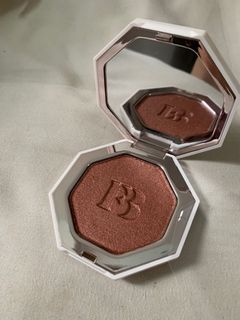 （分類：）位於 。 由 yanneskey 提交（商品編號 1089900332，圖片 1）。簡介： 。