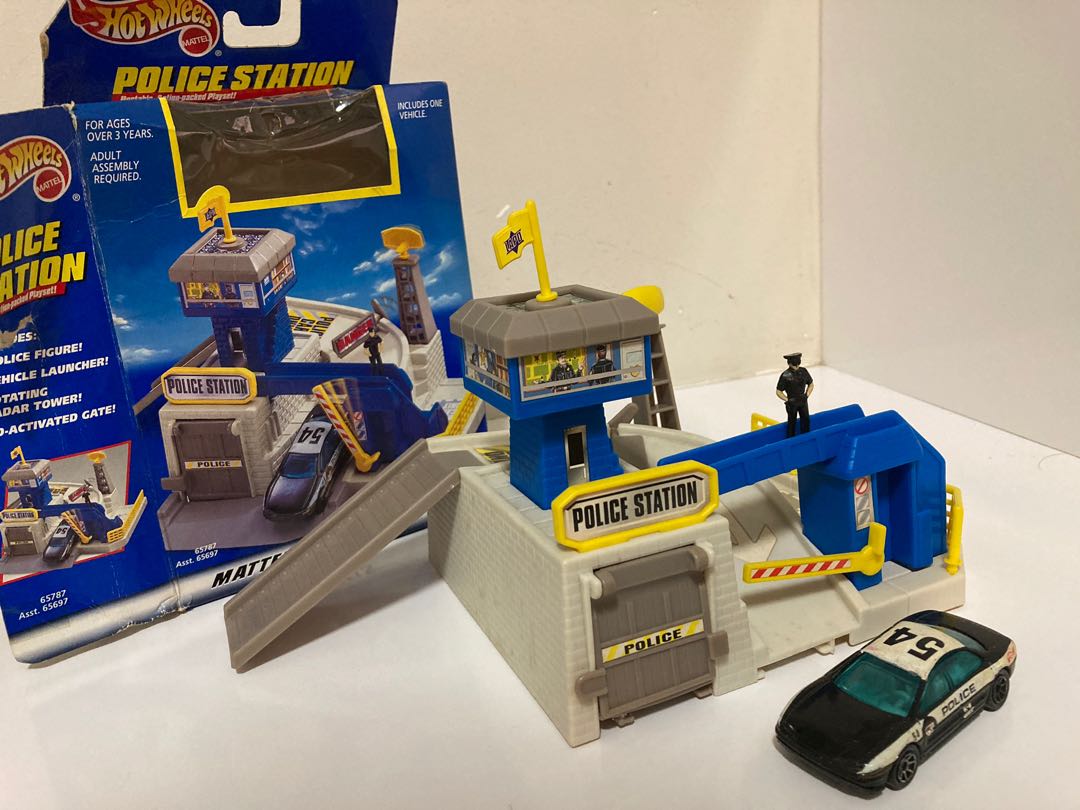 Hot wheels police hot sale station