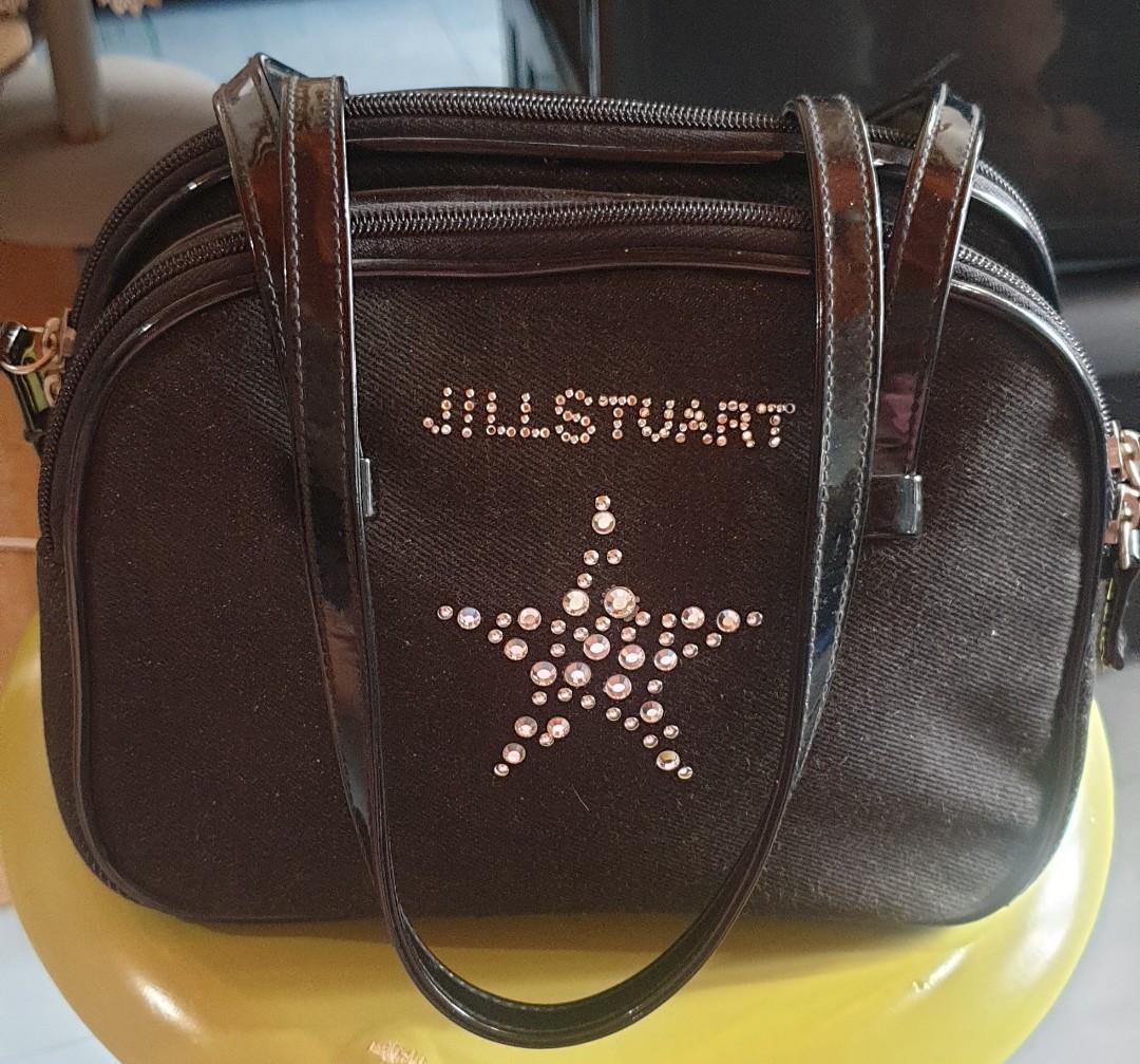 Jill Stuart Dark Demin Shoulder Bag (Category: Luxury Bags & Wallets) located in Quezon City. Submitted by treasurebox1984 (Listing ID 1089869296, Image 1). Description: -Jill Stuart Black Denim Bag with Shiny Star - 2 Zipper compartments, patent black shoulder finish. -Perfect for those that loves small bags with lots of bag space Php 500 + SF RFS: Downsizing Collections 🛵 Mode of Delivery: ✔Grab ✔Lalamove ✔GO Express ✔Meet Up in Circle C (To B