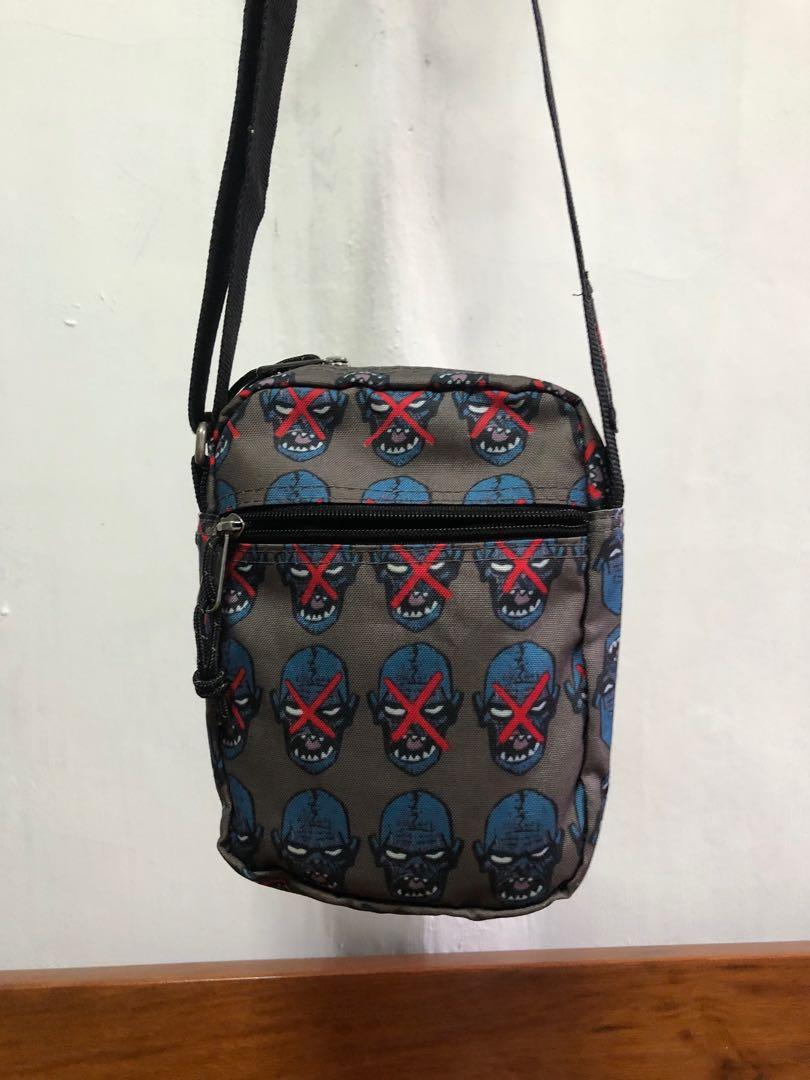 Eastpak zombie outlet attack