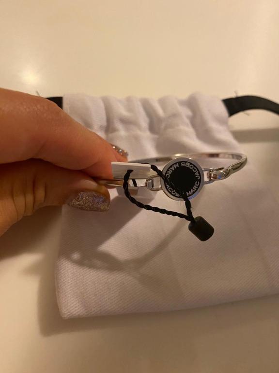 Marc jacobs enamel sales logo disc hinge bracelet