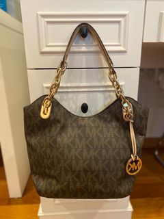 (Category: ) located in . Submitted by tiffy30 (Listing ID 1089920602, Image 1). Description: .