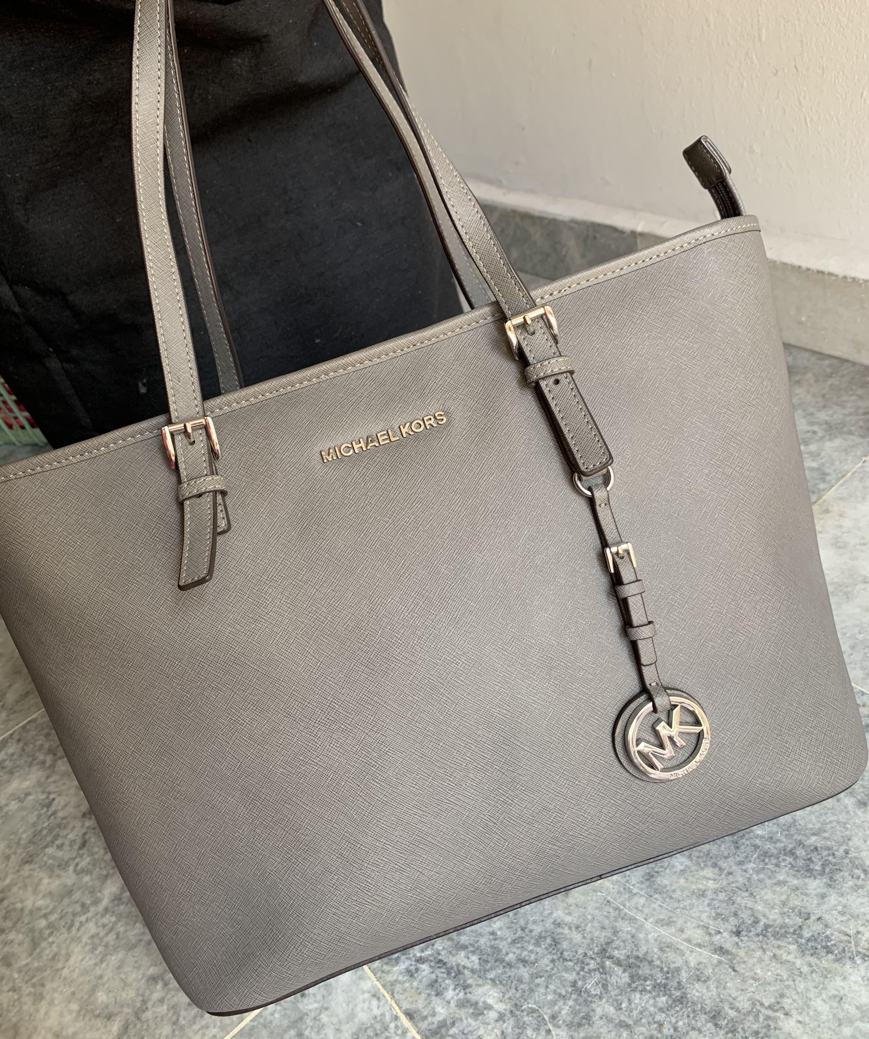 Michael Kors Jet Set Saffiano Leather Tote in Grey, Luxury, Bags & Wallets  on Carousell