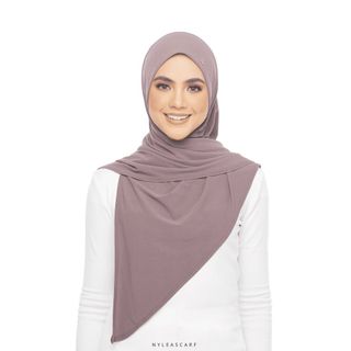 (Category: ) located in . Submitted by florallo.closet (Listing ID 1089972962, Image 1). Description: .