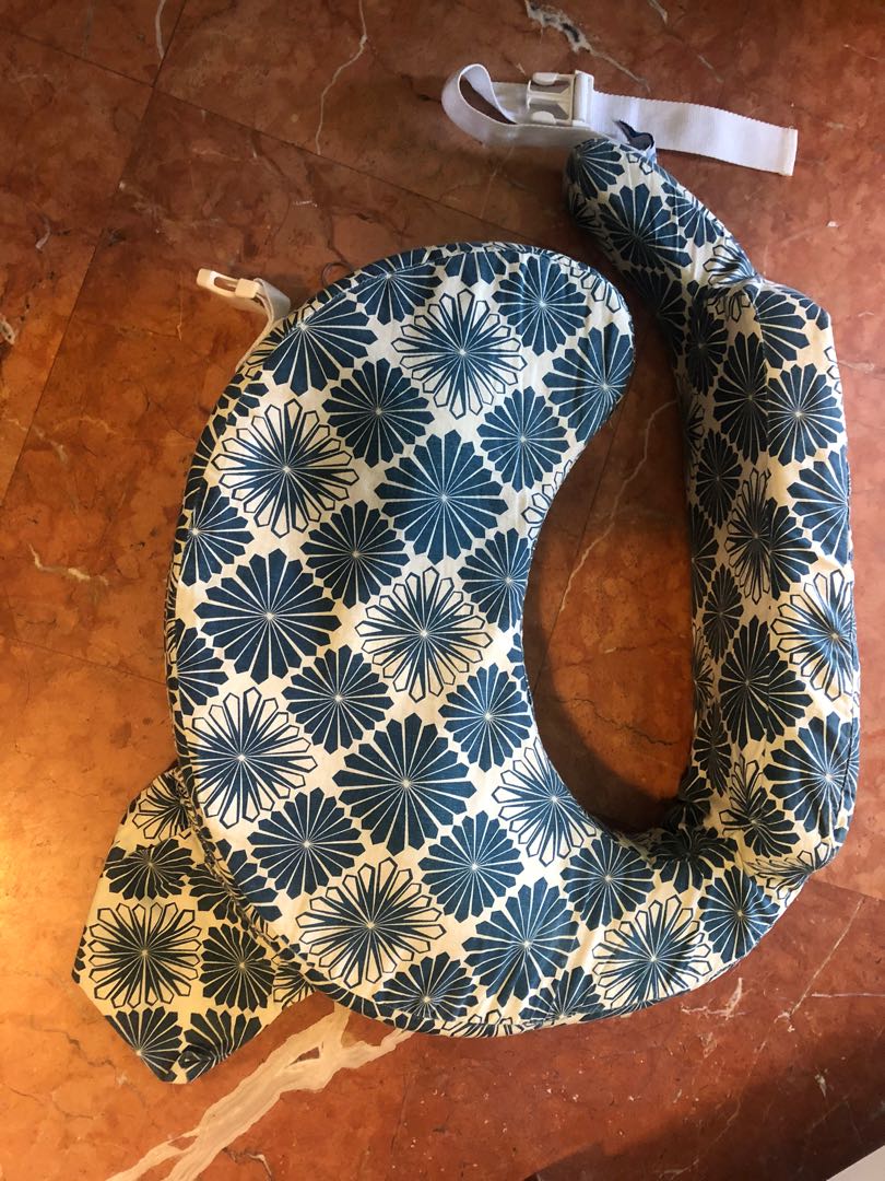 My Brest Friend breastfeeding pillow, Babies & Kids, Nursing & Feeding