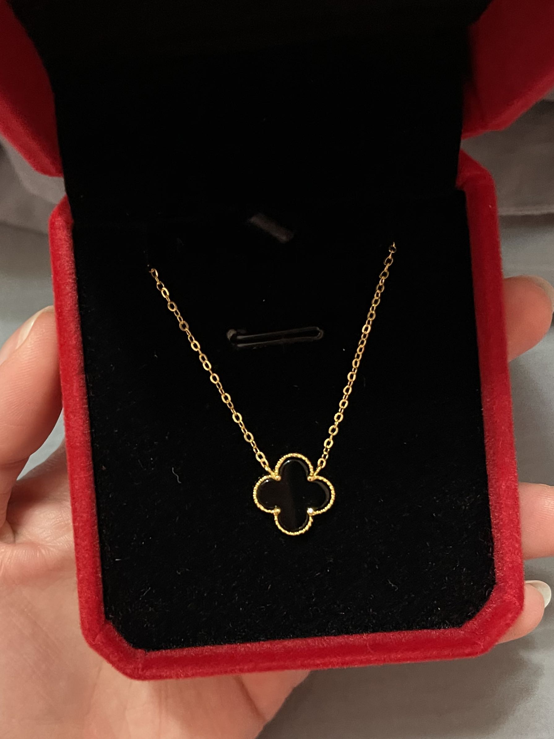 LV clover pendant necklace