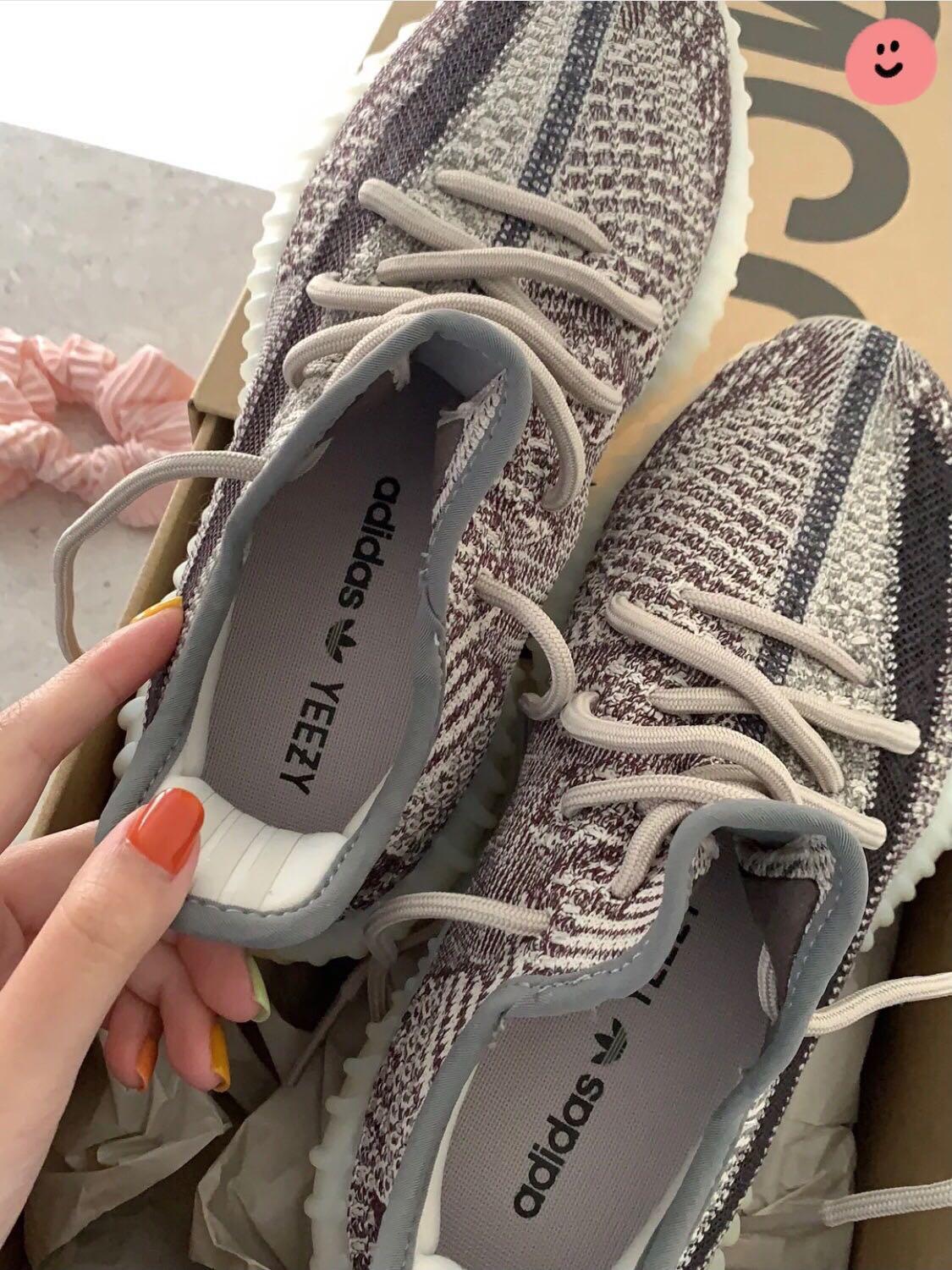 Yeezy deals zyon women's