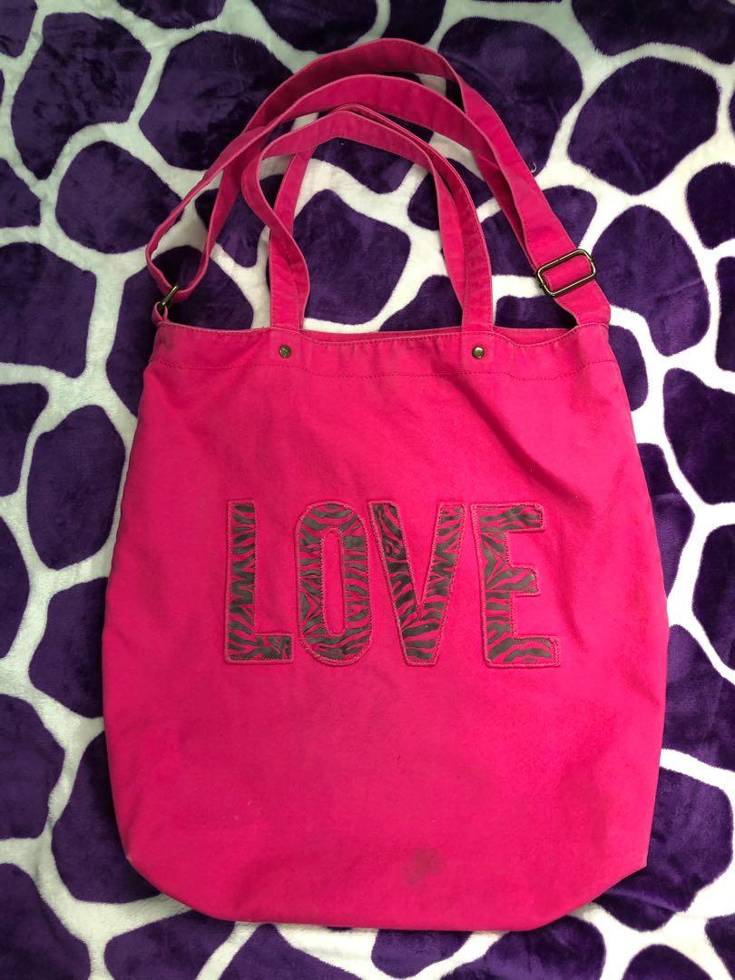 Aeropostale shoulder Bag (Category: Shoulder Bags) located in Tuguegarao City. Submitted by khaid (Listing ID 1090156777, Image 1). Description: No flaws.