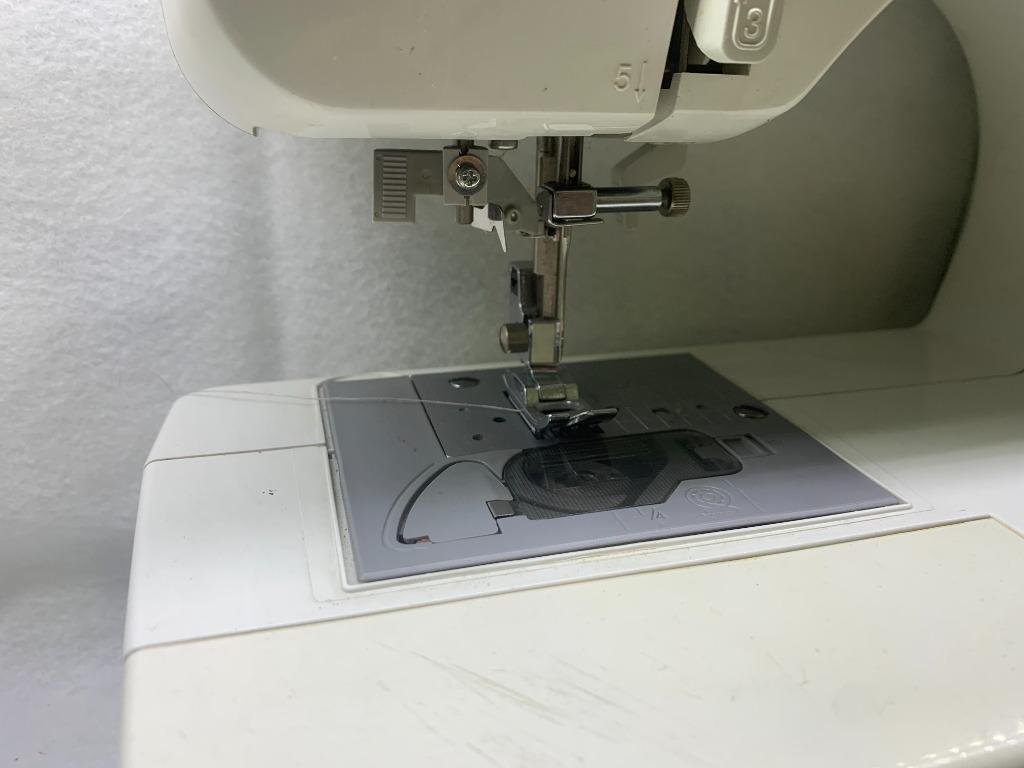 Brother BM2600 Sewing Machine, Hobbies & Toys, Stationery & Craft