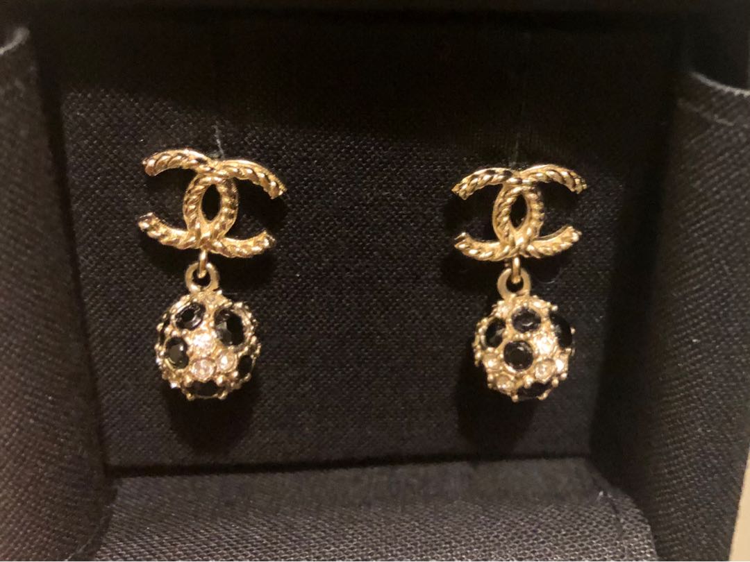 Chanel cc earrings with dangly black and white crystals, Women's